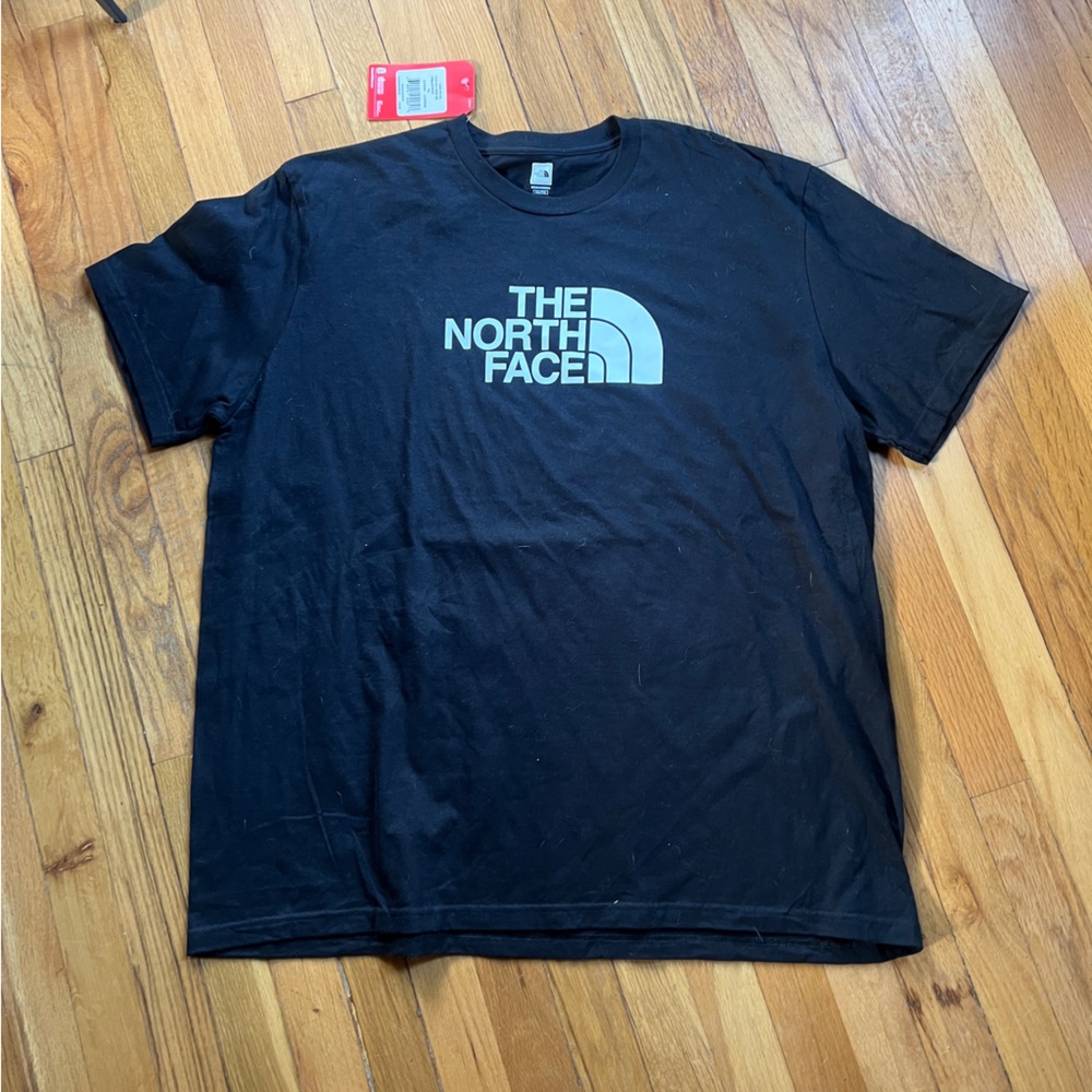 NEW North face black/white tshirt